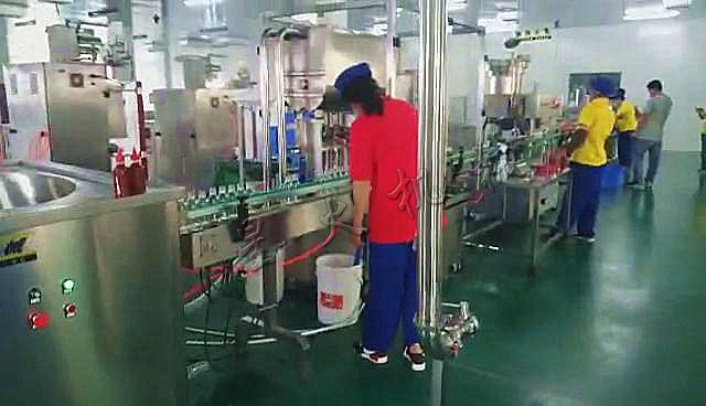 番茄醬灌裝機(jī)-全自動番茄醬灌裝生產(chǎn)線-北京客戶案例